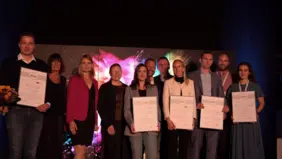 Convinced with their presentations: The winners of the Best Paper Awards (Photo: THI). Gruppenbild der elf Ausgezeichneten mit Urkunden der FGF