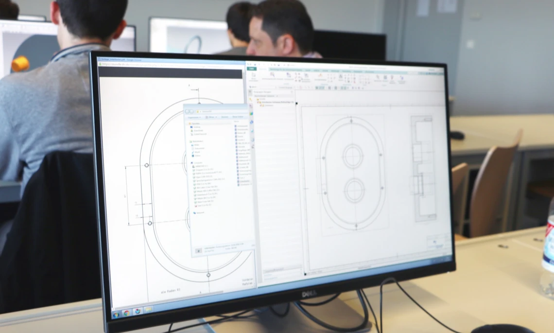 Labor_G307_CAD_Programm_THI Bildschirm mit geöffnetem CAD Programm