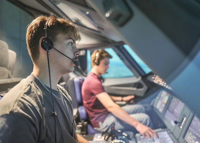 Von der Flugführung bis zur künstlichen Intelligenz: Der neue Masterstudiengang bereitet auf die Entwicklung intelligenter Flugsysteme der Zukunft vor (Foto: Anna Schroll/THI).