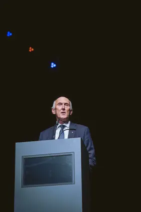 Mut und Zuversicht: Das gab THI-Präsident Professor Walter Schober den Absolventinnen und Absolventen zum Abschied mit auf den Weg (Foto: Simon Kahner).