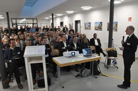 Professor Daniel Großmann welcomed interested visitors to the THI's Sustainability Campus Neuburg (Photo: District of Neuburg-Schrobenhausen/Gooss).