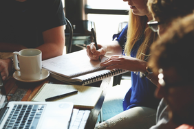 Hilfe bei der Studienentscheidung bieten die Bachelor-Talks an der THI (Symbolbild: Pixabay).
