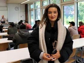 Freut sich auf ihr Studium: Laura Syla am Einführungstag in Neuburg (Foto: THI).