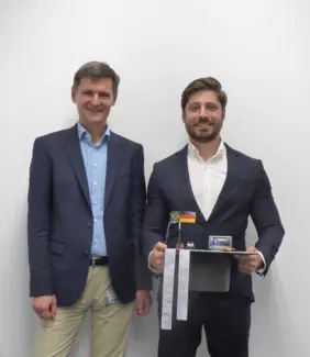 Foto-Thiago-de-Borba-Disputation-PhD-privat Die Doctoral School gratuliert Thiago de Borba (re. im Bild) sowie seinen Betreuern Prof. Reza Nakhaie Jazar und Prof. Hormoz Marzbani von der RMIT und Prof. Ondřej Vaculín von der TH Ingolstadt (li. im Bild).
