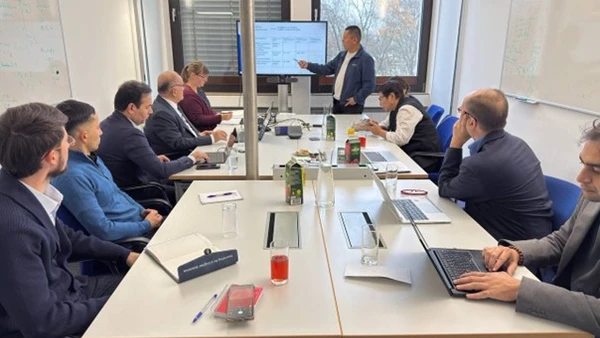 Im Projektmeeting (Foto: THI)