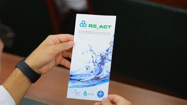 Die RE.Act Informationsbroschüre liefert Auskunft über die Projektziele.