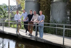 Techniker mit Unternehmergeist: Das Siegerteam der THI (Foto: THI). Gruppenbild der 1. und 3. Gewinner des Management Cup Bayerns