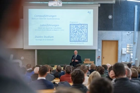 THI-Präsident Professor Walter Schober freute sich, die zahlreichen Besucherinnen und Besucher zu begrüßen (Foto: THI).
